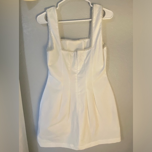 Elegant White Dress - Picture 4 of 4